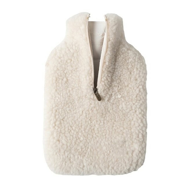 Kerri -varmeflaske med saueskinnspose, creme