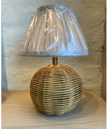 Verona Rattan Oppladbar Lampe -Clouded Whisper