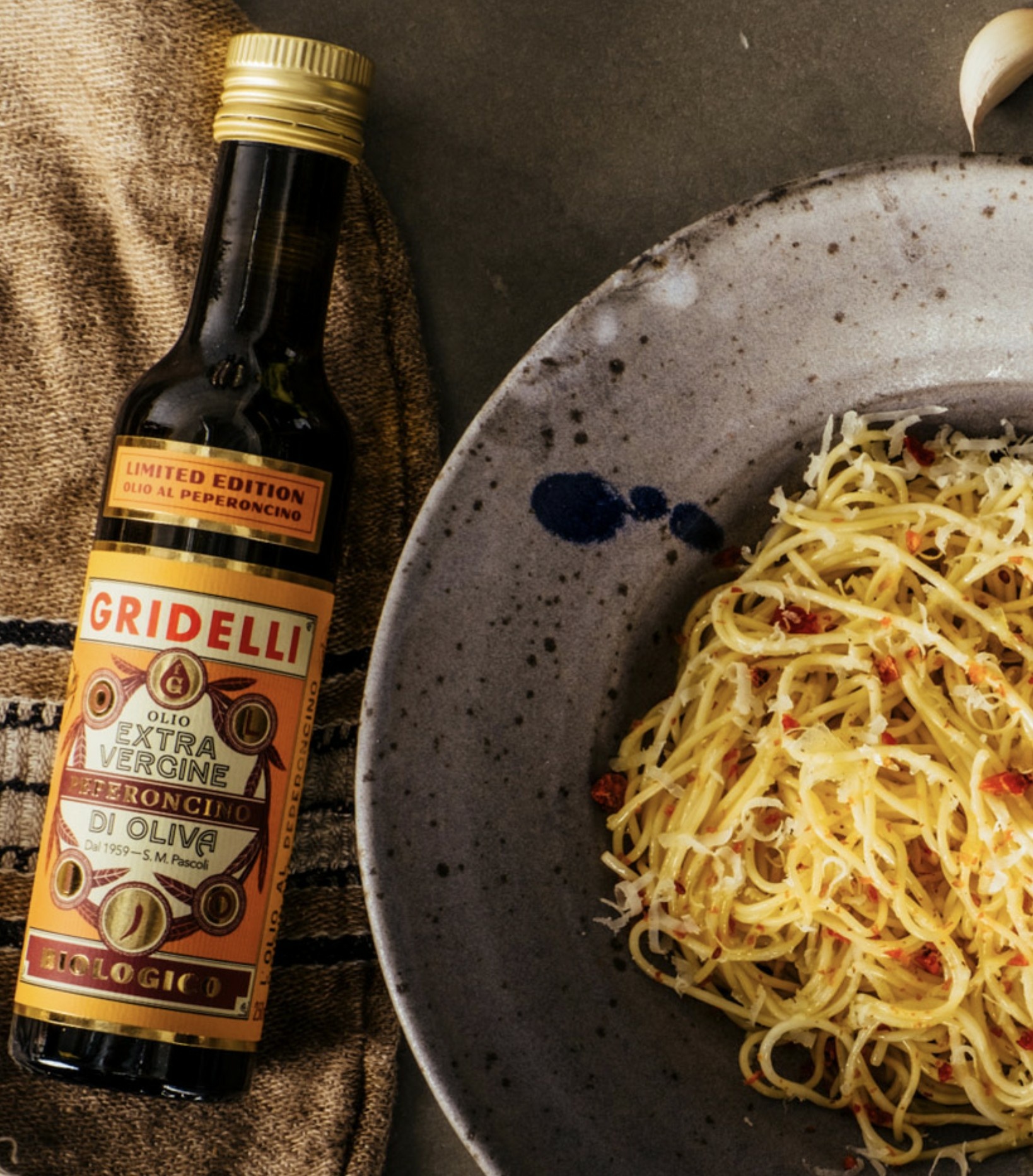 Gridelli Olio al Peperoncino – økologisk olivenolje med chili - Bilde 3
